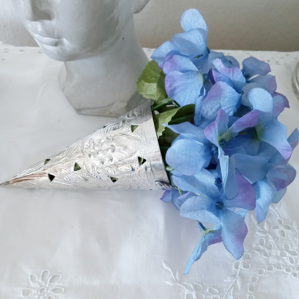 Lovely  Cottage Tussie Mussie Flower Holder - Picture 2 of 3